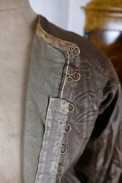 Antike Biedermeier Mutter-Tochter Moiré-Seiden-Nachmittagskleider, 1840er Jahre