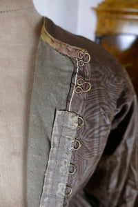 Antike Biedermeier Mutter-Tochter Moiré-Seiden-Nachmittagskleider, 1840er Jahre