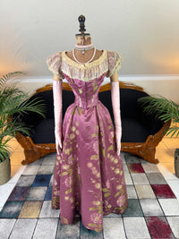 Antikes lilafarbenes Seiden-Ballkleid aus der viktorianischen Ära, ca. 1895
