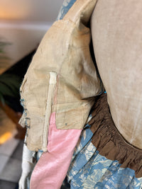 Robe à la Française aus blauem und cremefarbenem Seidendamast – authentisches Kleid aus dem 18. Jahrhundert, ca. 1770