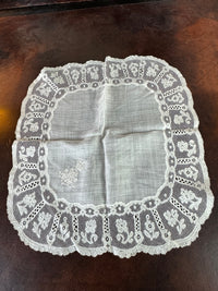 ROYAL Antikes Paar Spitzen-Taschentücher mit Toskana-Württemberg Doppelwappen aus der Aussteuer von Erzherzogin Maria Immakulata, um 1900