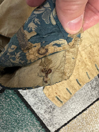 Rokoko Caraco 1750 – Blau-weiß geblümte Seide, Jacke im Reitstil