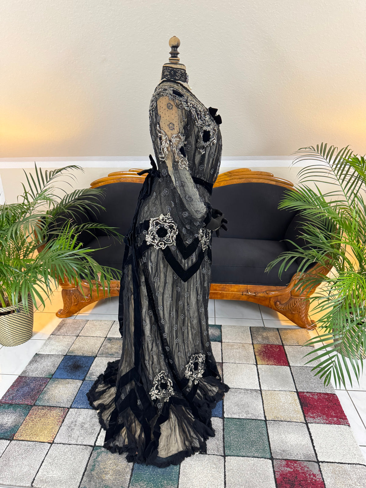 Antique Parisian evening gown with lace, tulle, velvet, rhinestones and beadwork, Marc Walter Place Vendôme label, Belle Époque couture designed for candlelight