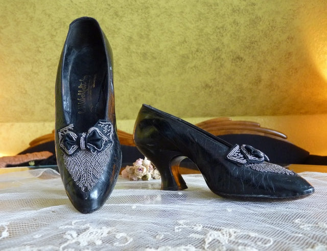 CH WOLFELT Co. Abendpumps einer jungen Dame, ca. 1904