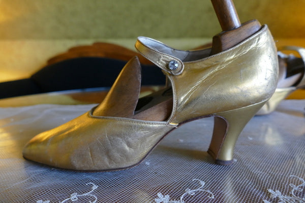 Antike goldene Ledertanzschuhe, ca. 1924