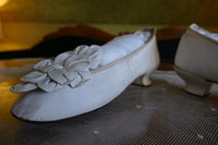 Antike Ziegenlederschuhe in Cremeweiß, ca. 1863–1870
