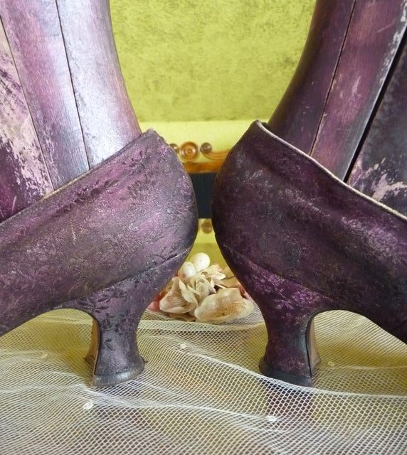 JONES, PETTERSON &amp; NEWHALL Co. Lamé-Abendpumps, ca. 1910