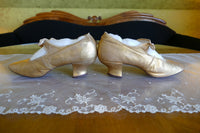 Goldene Abendpumps, ca. 1910