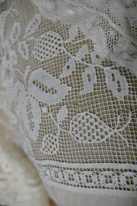 Antikes edwardianisches maltesisches Spitzen-Teekleid, ca. 1908