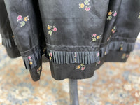 Antikes graues Seidenkleid mit Blumenmuster, ca. 1916