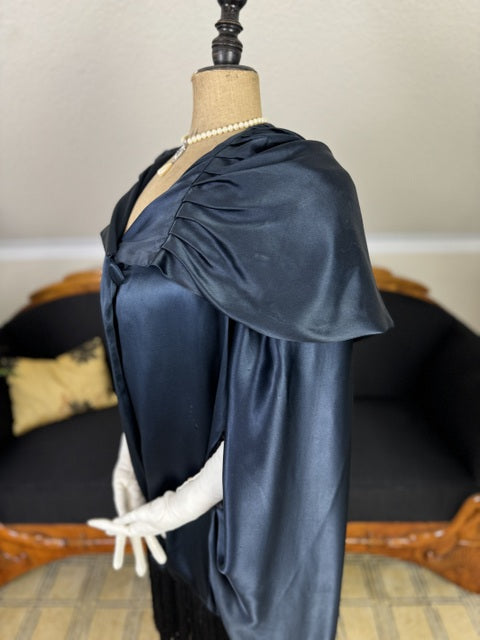 MARSHALL FIELD & Co. antique hooded cape, Chicago, ca. 1924, dark blue silk flapper cape