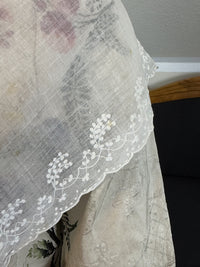 Rokokodamen-Musselin-Fichu-Schal, England, ca. 1785–1790