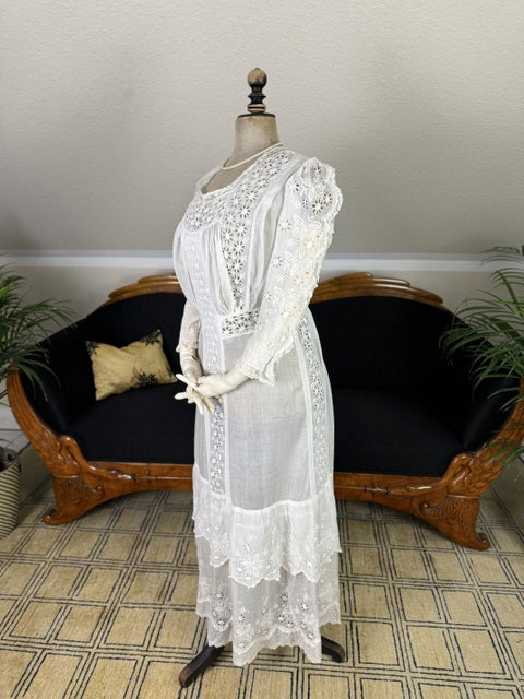 1913 American cotton lingerie summer dress with whitework embroidery, lace inserts and airy Edwardian silhouette, antique gown