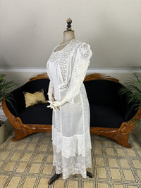 1913 American cotton lingerie summer dress with whitework embroidery, lace inserts and airy Edwardian silhouette, antique gown