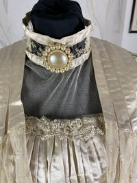 Antikes Hochzeitskleid aus Seide, ca. 1901