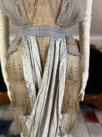 Antikes GUSTAVE BEER Abendkleid – Seidenchiffon &amp; Samt, Paris Couture ca. 1912
