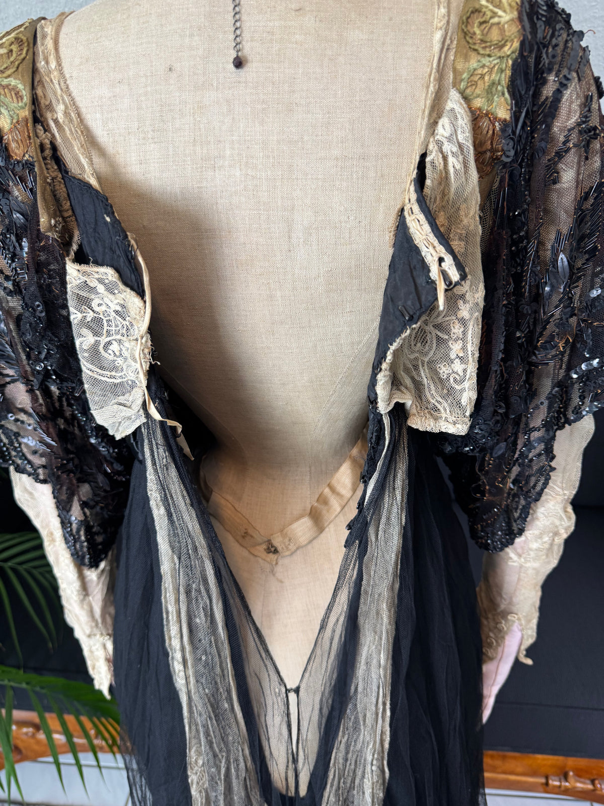 Antikes edwardianisches Abendkleid ca. 1906 – Seide, Spitze, Tüll & Brokat aus England