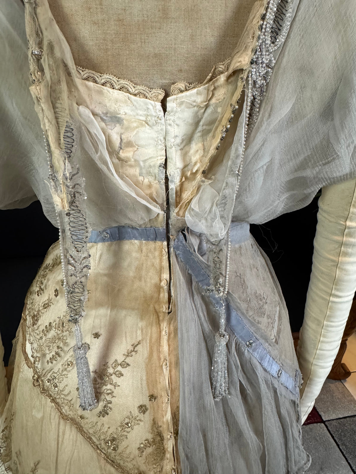 Antikes GUSTAVE BEER Abendkleid – Seidenchiffon &amp; Samt, Paris Couture ca. 1912