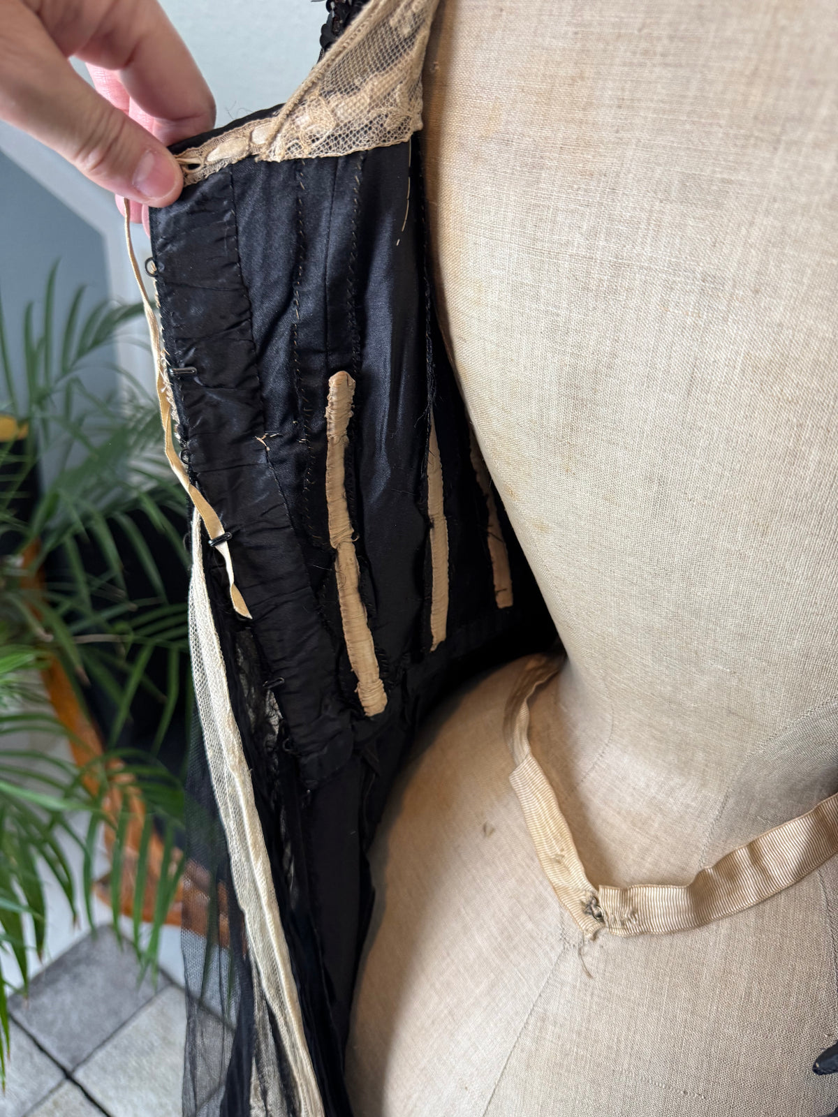 Antikes edwardianisches Abendkleid ca. 1906 – Seide, Spitze, Tüll & Brokat aus England