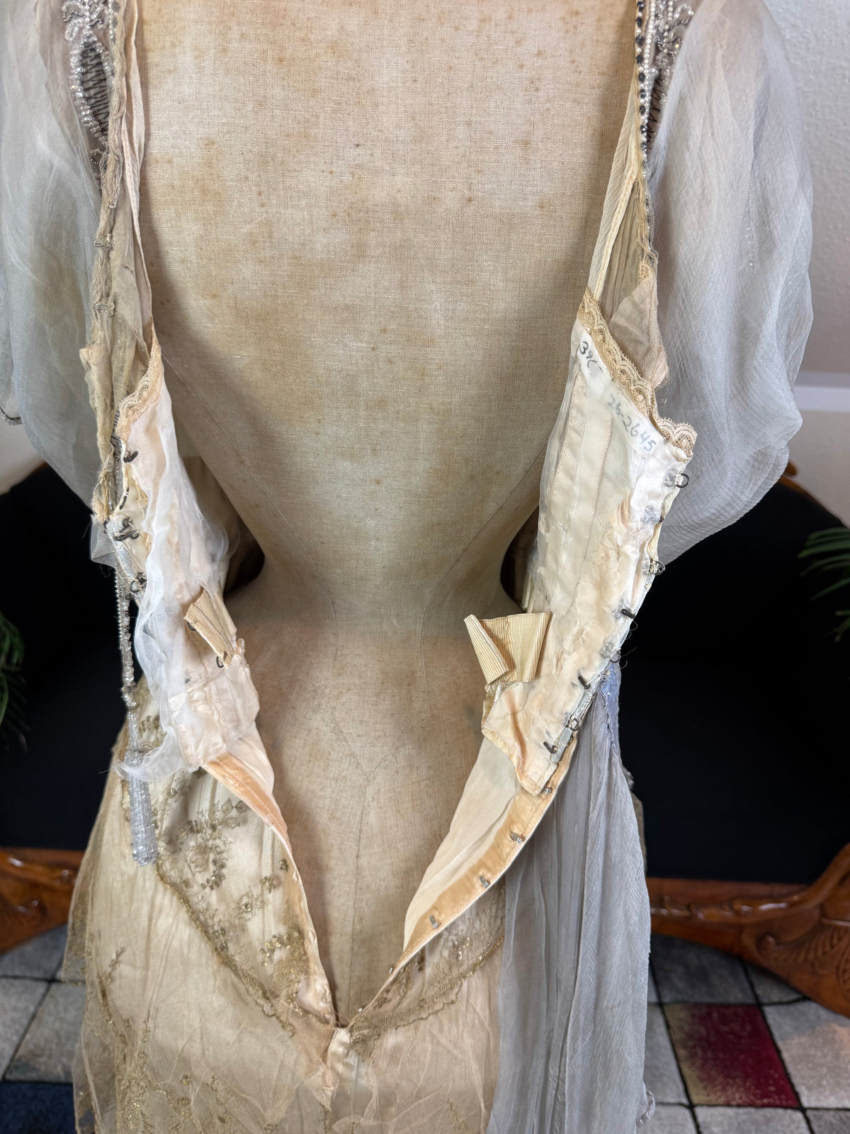 Antikes GUSTAVE BEER Abendkleid – Seidenchiffon &amp; Samt, Paris Couture ca. 1912