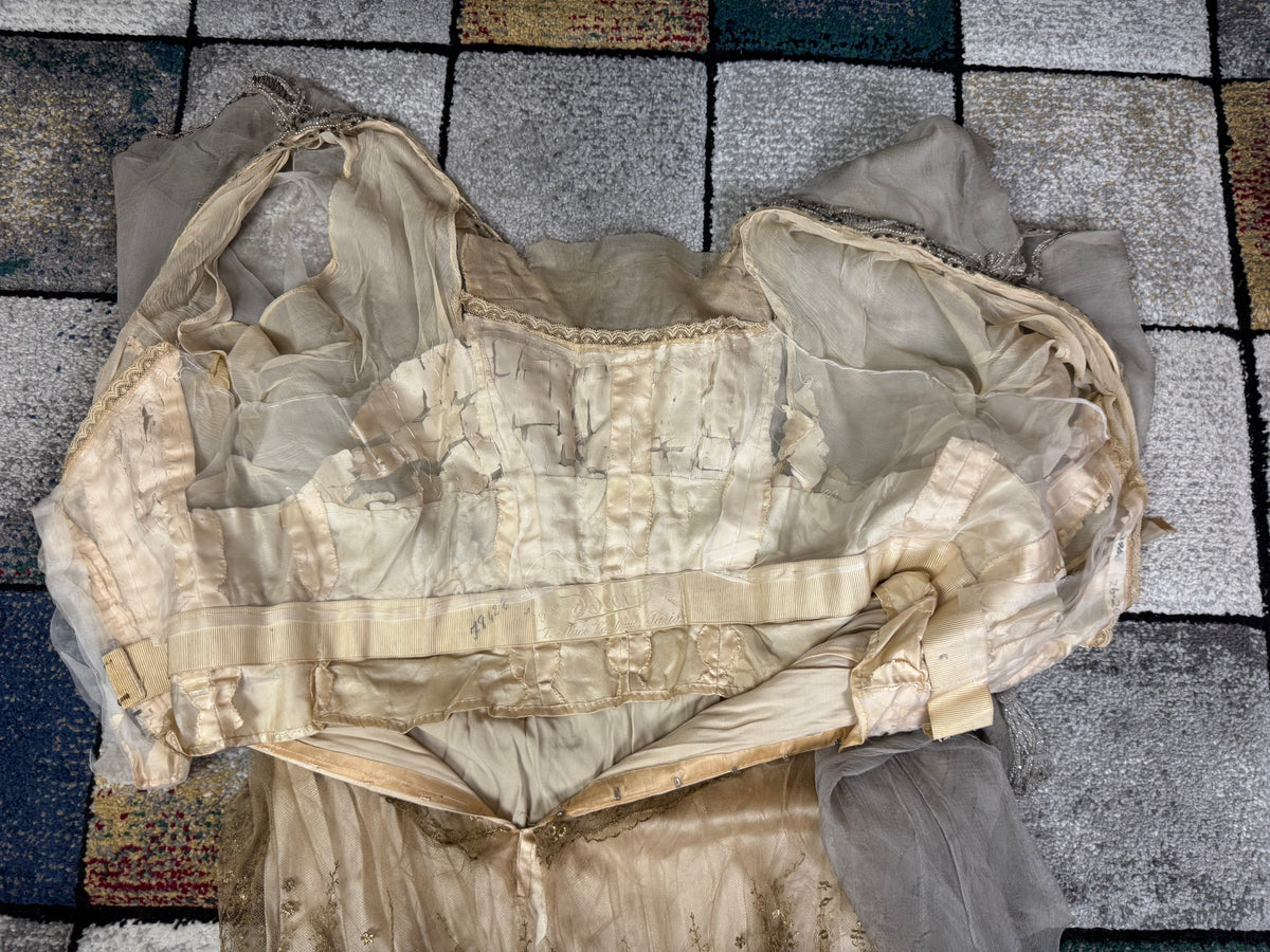 Antikes GUSTAVE BEER Abendkleid – Seidenchiffon &amp; Samt, Paris Couture ca. 1912
