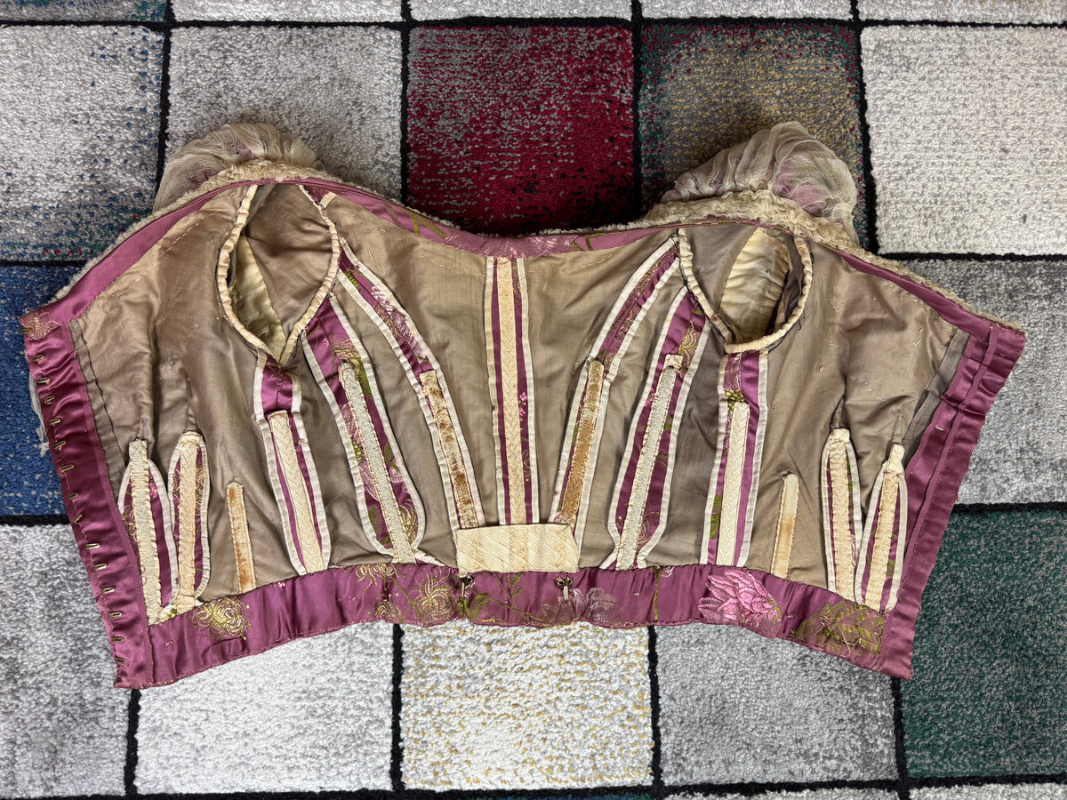 Antikes lilafarbenes Seiden-Ballkleid aus der viktorianischen Ära, ca. 1895