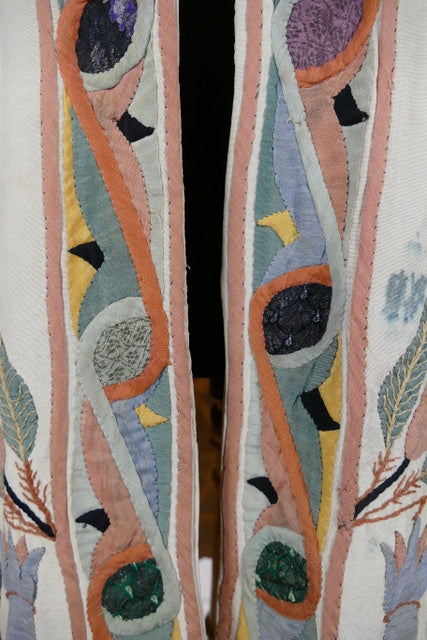 Ägyptische Revival Seidenjacke, ca. 1924 – Appliqué-Motive mit Sphinx, Skarabäus & Pyramide
