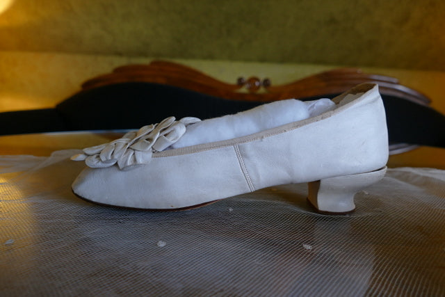 Antike Ziegenlederschuhe in Cremeweiß, ca. 1863–1870