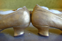 Goldene Abendpumps, ca. 1910