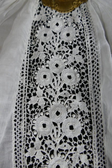 Jabot, um 1910