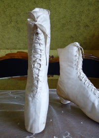 Sportliche Schnürstiefel aus Baumwollsatin, ca. 1875