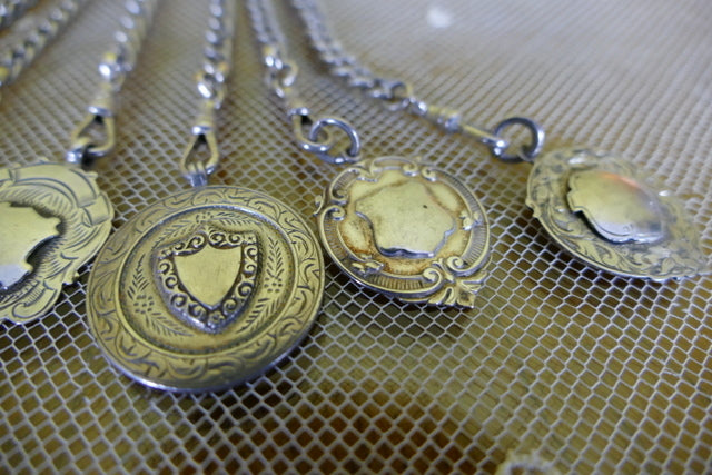 Chatelaine-Brosche, 1902-1964