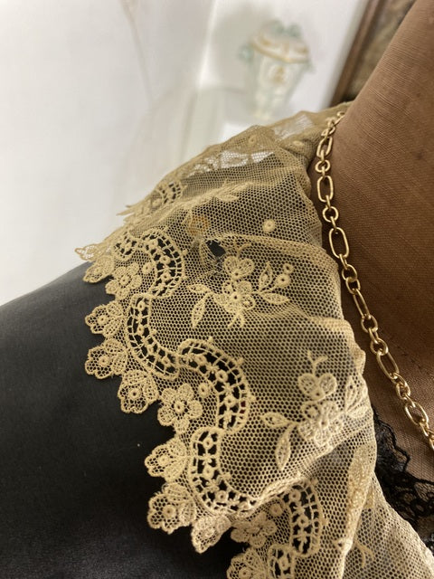 Antikes graues Seidenkleid mit Blumenmuster, ca. 1916