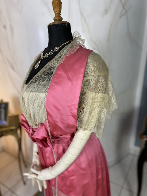 Rosa Satin-Abendkleid aus der Titanic-Ära, ca. 1912