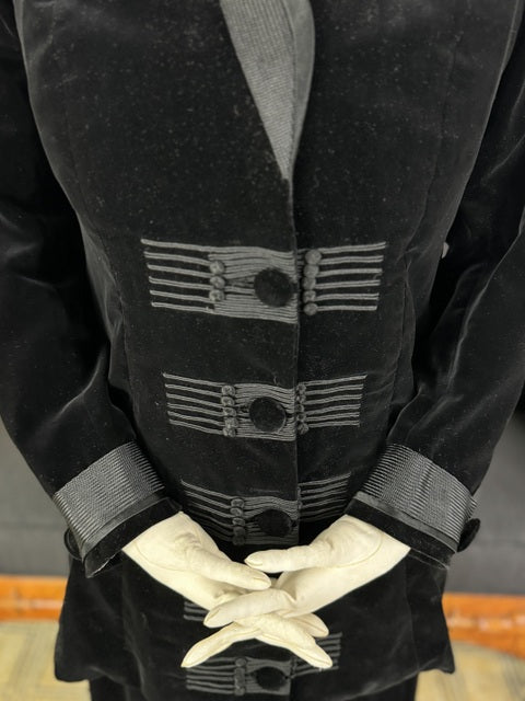 LINKER & Cie. Antikes schwarzes Samt-Gehkleid, Paris, ca. 1910