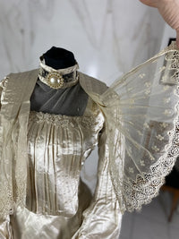 Antikes Hochzeitskleid aus Seide, ca. 1901