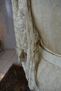 Antikes besticktes Spitzen-Bustle-Überkleid, 1880er Jahre