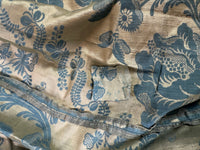 Robe à la Française aus blauem und cremefarbenem Seidendamast – authentisches Kleid aus dem 18. Jahrhundert, ca. 1770