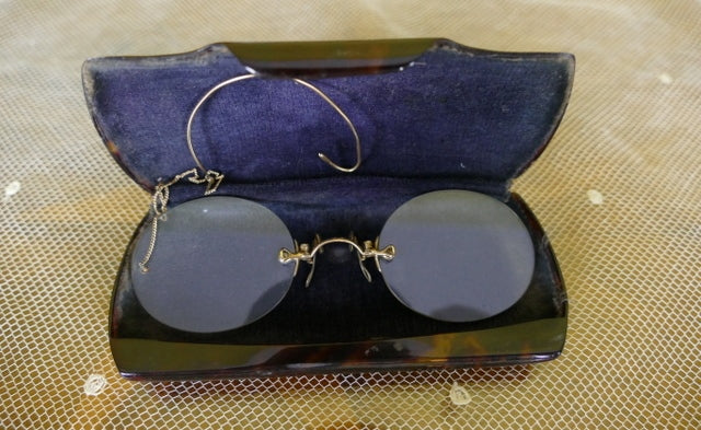 Brille mit Etui, ca. 1890