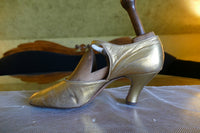 Antike goldene Ledertanzschuhe, ca. 1924