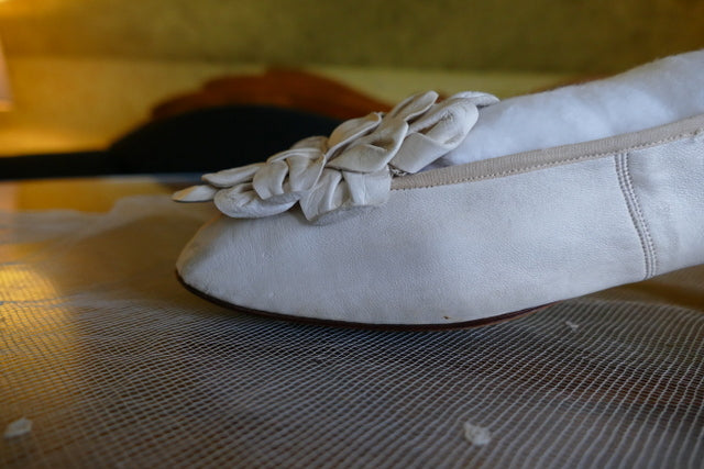 Antike Ziegenlederschuhe in Cremeweiß, ca. 1863–1870