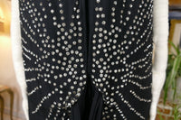 Antikes Abendkleid aus schwarzem Seidenchiffon mit Strasssteinen, ca. 1928