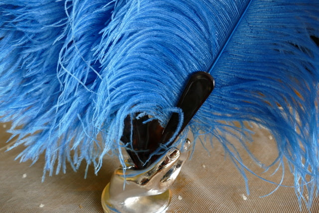Blau schattierter Fächer aus Straußenfedern, 1920er Jahre