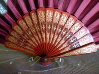 Faltfächer aus rotem Satin, ca. 1905