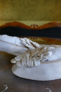 Antike Ziegenlederschuhe in Cremeweiß, ca. 1863–1870