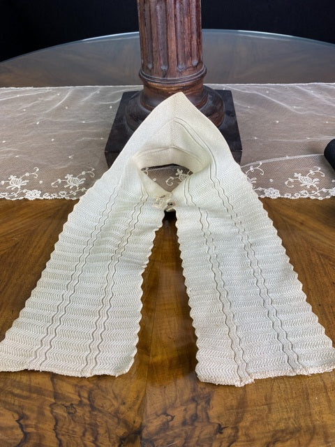 Cream knitted cotton Bradley V‑Neck muffler, ca. 1910, early unisex Edwardian scarf