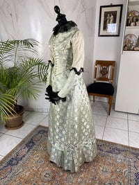Antikes zweiteiliges Dinnerkleid aus Seidenbrokat, ca. 1898