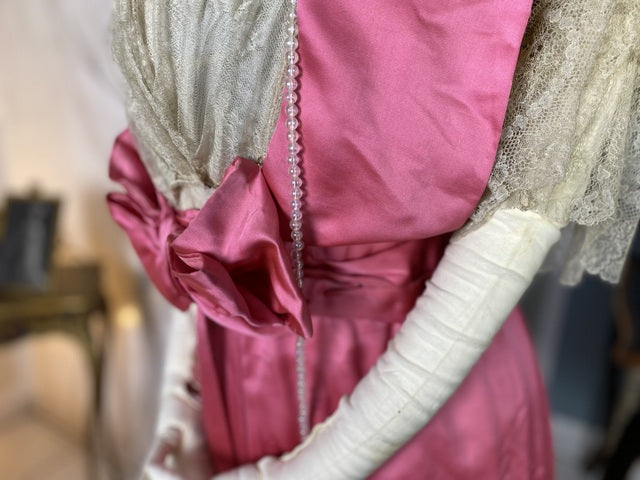 Rosa Satin-Abendkleid aus der Titanic-Ära, ca. 1912
