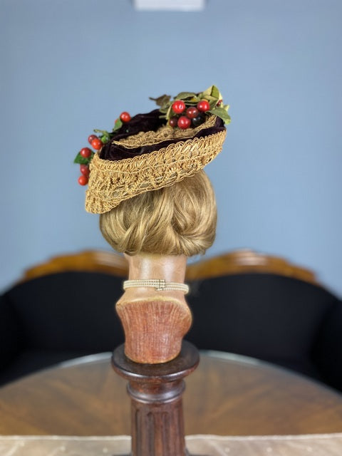 Antiker Gibson Girl Strohhut mit Kirschen, ca. 1890
