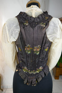 1795–1800 cream linen stays with quilted panels, front lacing and Regency transitional silhouette, antique corset